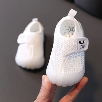 AirSteps Criativae - 足がむれない通気メッシュのベビーシューズ