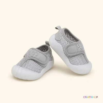 AirSteps Criativae - 足がむれない通気メッシュのベビーシューズ